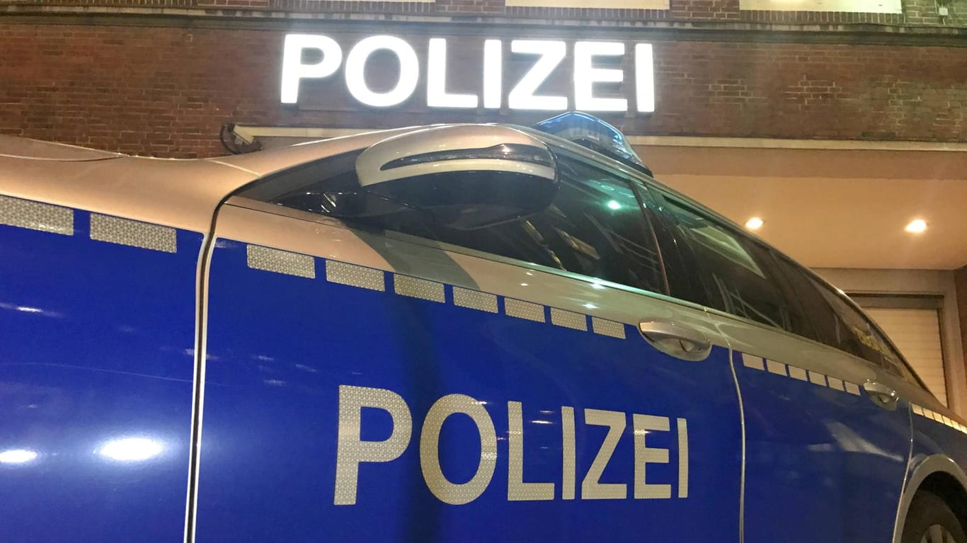 Eine Polizeiwache: In der Kölner Asservatenkammer kam es zu einem großen Durcheinander.