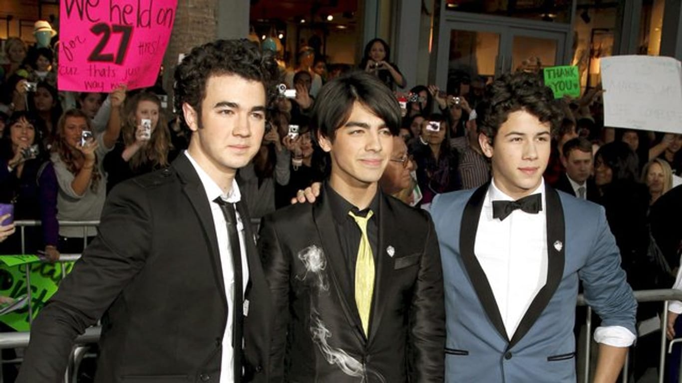 Kevin (l-r), Joe und Nick Jonas (2009) wollen es noch einmal zusammen versuchen.