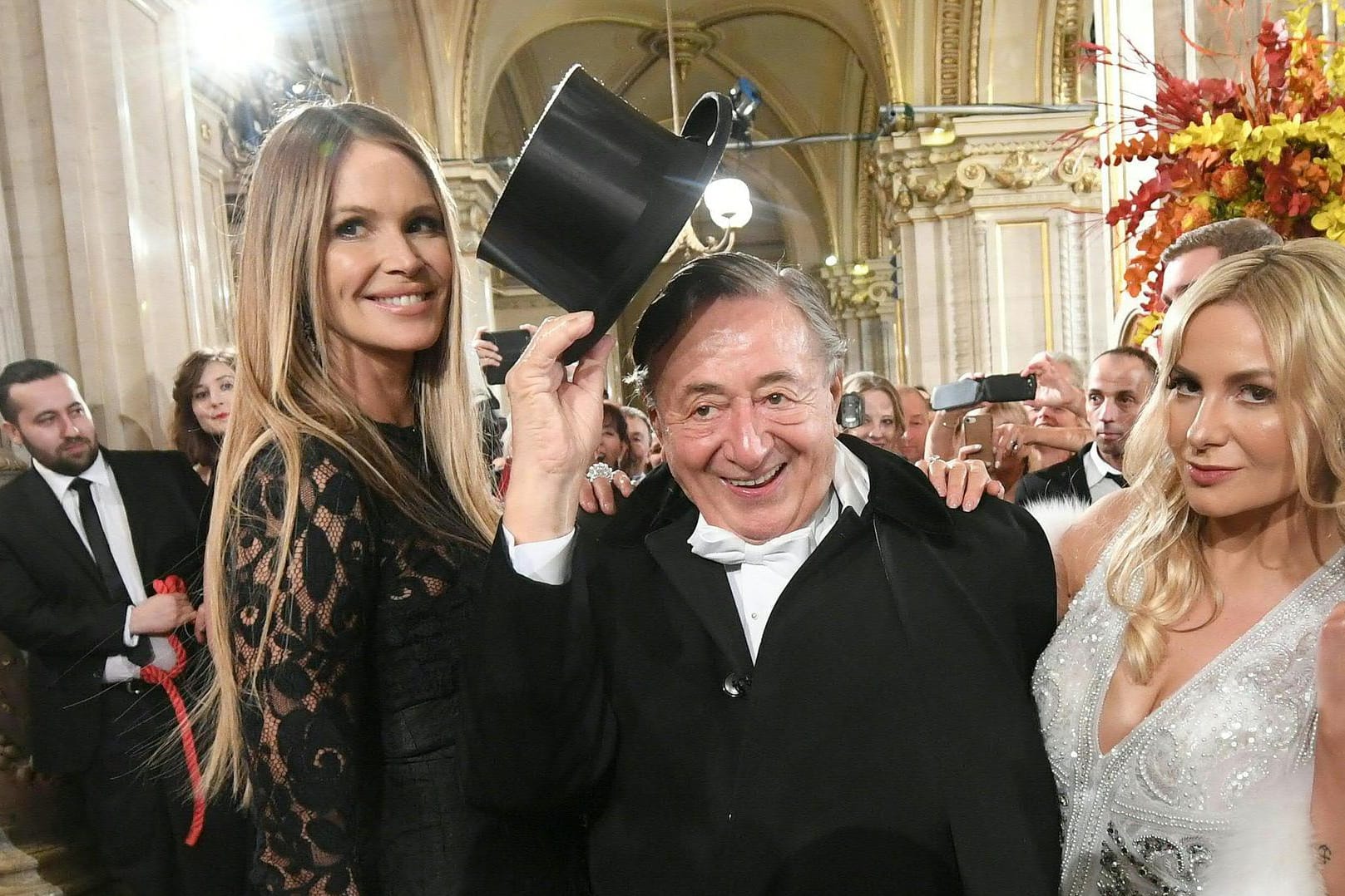 Elle Macpherson (l-r), Richard "Mörtel" Lugner und "Moni" kommen zum Wiener Opernball in die Wiener Staatsoper: Ellen MacPherson ist der diesjährige Ehrengast von Richard Lugner.