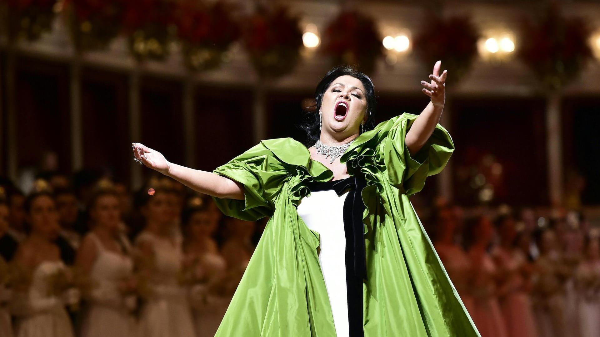 Sopranistin Anna Netrebko tritt im Rahmen des Wiener Opernballs auf.