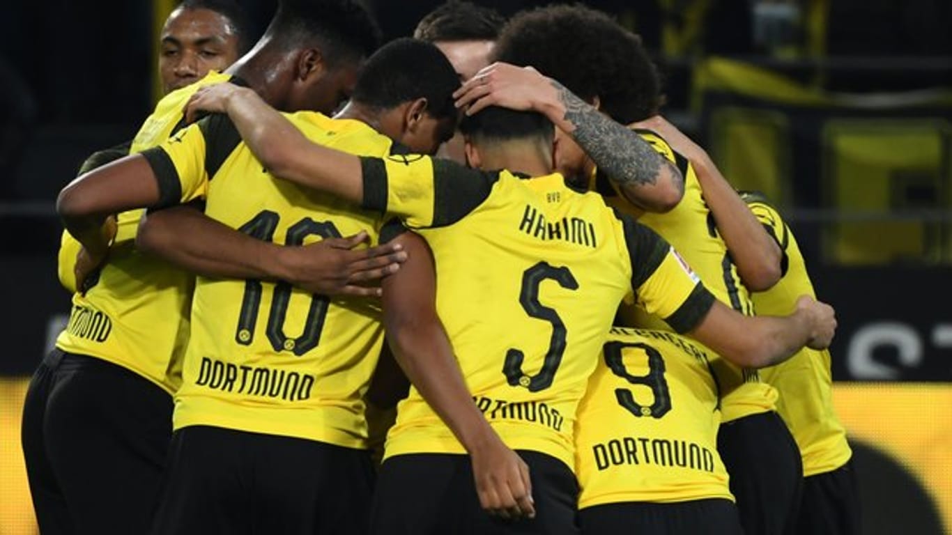 Dortmund will im heutigen Abendspiel im Kampf um die deutsche Meisterschaft vorlegen und gegen Augsburg gewinnen.