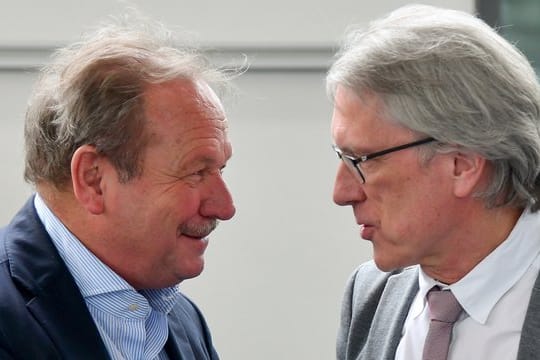 Verhandlungspartner: Verdi-Chef Frank Bsirske (l.