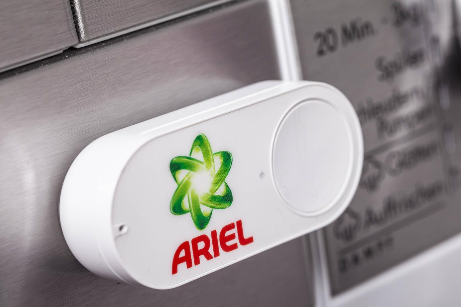 Ein Amazon Dash Button der Marke Ariel