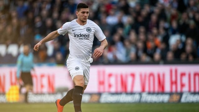 Frankfurts Luka Jovic fürhrt mit 15 Treffern die Torjägerliste der Bundesliga an. Frankfurts Luka Jovic fürhrt mit 15 Treffern die Torjägerliste der Bundesliga an.