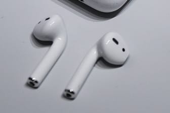 Apples AirPods schnitten in dem Test der "Computer Bild" neben den In-Ear-Modellen Jabra Elite 65Z und Samsung Gear Iconix am besten ab.