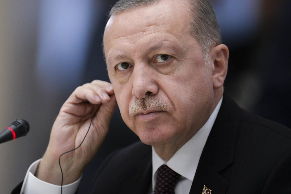 Der türkische Präsident Erdogan: Erst am Donnerstag war mehreren Auslandskorrespondenten wegen fehlender Karten der Zugang zu einer Pressekonferenz der Regierung verweigert worden.