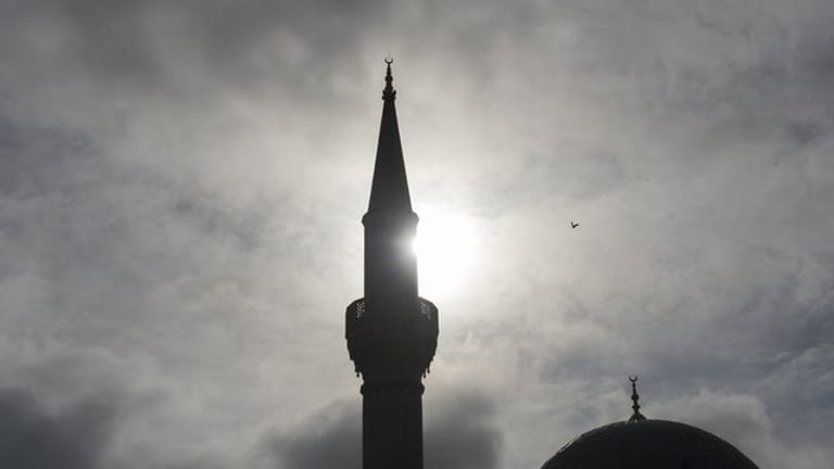 Silhouette einer Moschee in Berlin.