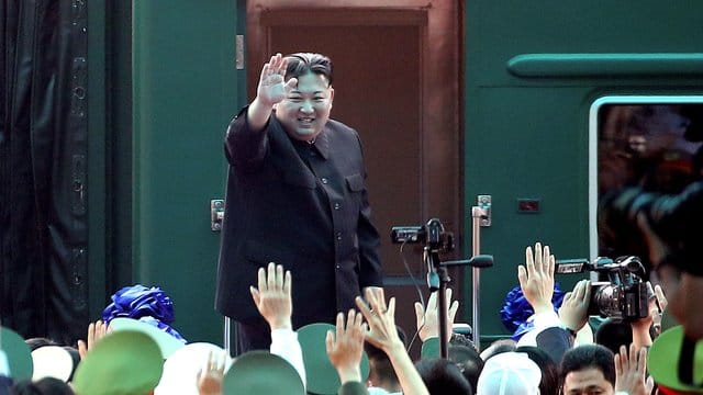 Nordkoreas Machthaber Kim Jong Un am Bahnhof Dong Dang an der Grenze zwischen Vietnam und China. Nordkoreas Machthaber Kim Jong Un am Bahnhof Dong Dang an der Grenze zwischen Vietnam und China.