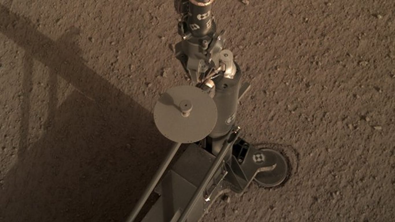 Der kniehohe Maulwurf soll die Temperatur im Marsboden bis auf ein Tausendstel Grad Celsius genau messen.