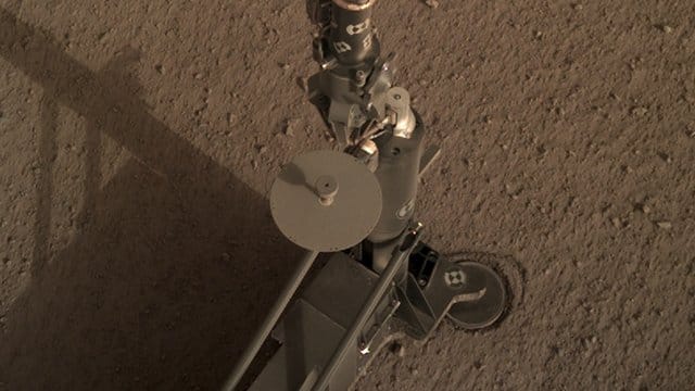 Der kniehohe Maulwurf soll die Temperatur im Marsboden bis auf ein Tausendstel Grad Celsius genau messen. Der kniehohe Maulwurf soll die Temperatur im Marsboden bis auf ein Tausendstel Grad Celsius genau messen.