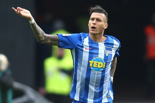 Herthas Davie Selke hat sich in der Partie gegen den FSV Mainz wohl eine schwerere Muskelverletzung zugezogen.