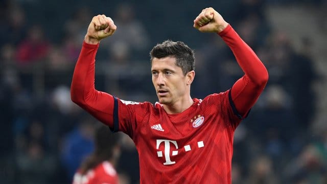 Robert Lewandowski hat mit nun 195 Toren mit Claudio Pizarro als treffsicherster ausländischer Torschütze gleichgezogen. Robert Lewandowski hat mit nun 195 Toren mit Claudio Pizarro als treffsicherster ausländischer Torschütze gleichgezogen.
