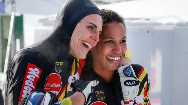 Mariama Jamanka (r) und Annika Drazek kämpfen heute in Whistler um den WM-Titel.