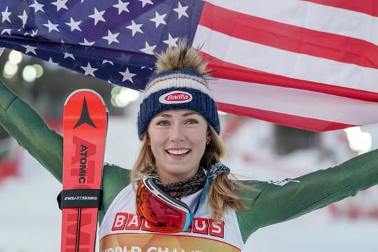 Die US-Amerikanerin Mikaela Shiffrin ist durch Rennabsagen unverhofft früh Siegerin im Gesamt-Welcup geworden.