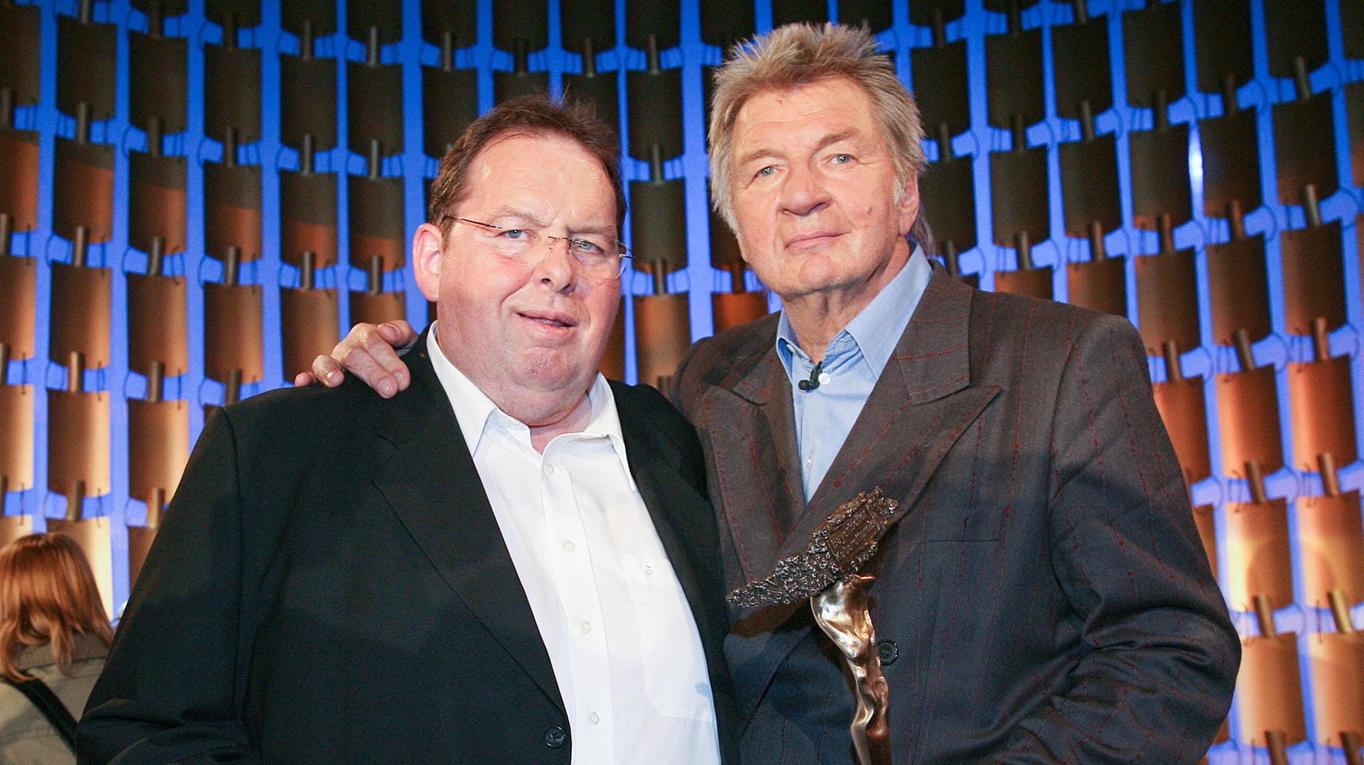 Die Kabarettisten Ottfried Fischer (li) und Werner Schneyder nach der Aufzeichnung des "Bayerischen Kabarettpreis 2008" am 05.05.2008.