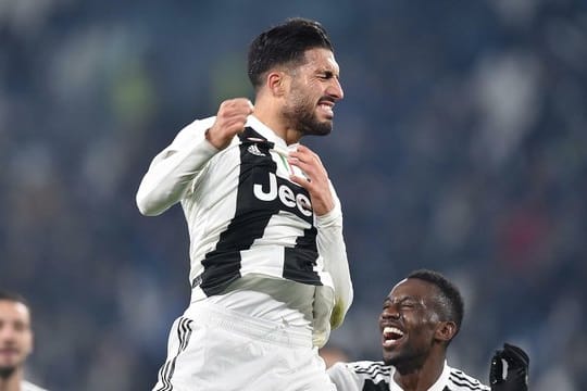 Juventus Emre Can (oben) feiert seinen Treffer zum 2:0 beim SSC Neapel.