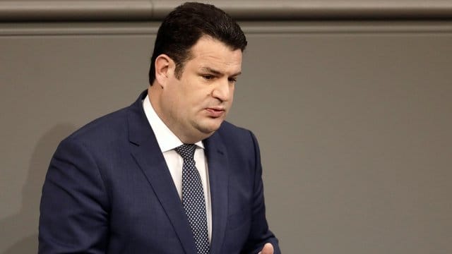 Entgegen anderslautenden Ankündigungen von Heil beharrt die Union auf einer Bedürftigkeitsprüfung. Entgegen anderslautenden Ankündigungen von Heil beharrt die Union auf einer Bedürftigkeitsprüfung.