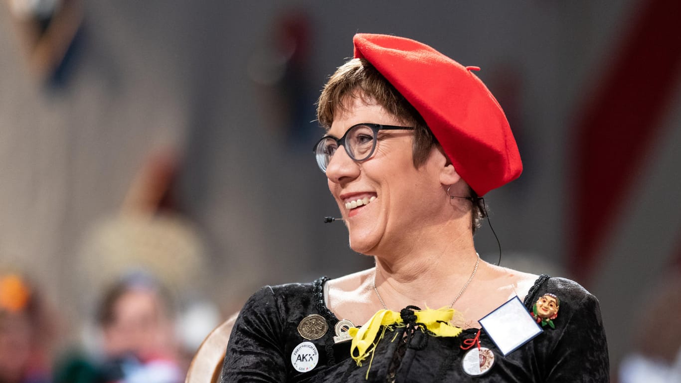 Auftritt AKK: Die Bundesvorsitzende der CDU, Annegret Kramp-Karrenbauer vor dem sogenannten "Narrengericht".