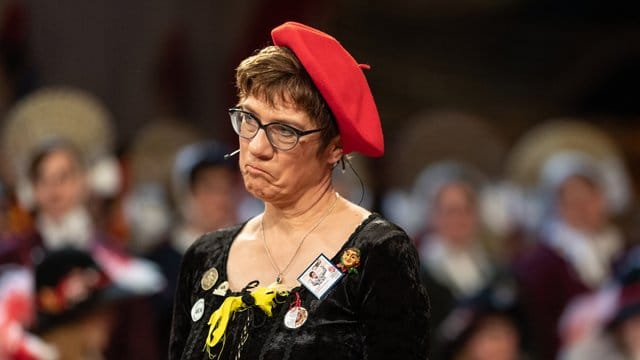 Kramp-Karrenbauer hat mit einer Karnevalsrede im baden-württembergischen Stockach für Empörung gesorgt. Kramp-Karrenbauer hat mit einer Karnevalsrede im baden-württembergischen Stockach für Empörung gesorgt.