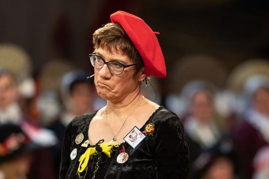 Kramp-Karrenbauer hat mit einer Karnevalsrede im baden-württembergischen Stockach für Empörung gesorgt.