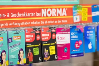 Der neue Mobilfunk-Tarif "Norma Connect" an der Supermarkt-Kasse: Die Nutzer surfen und telefonieren im Netz der Telekom.