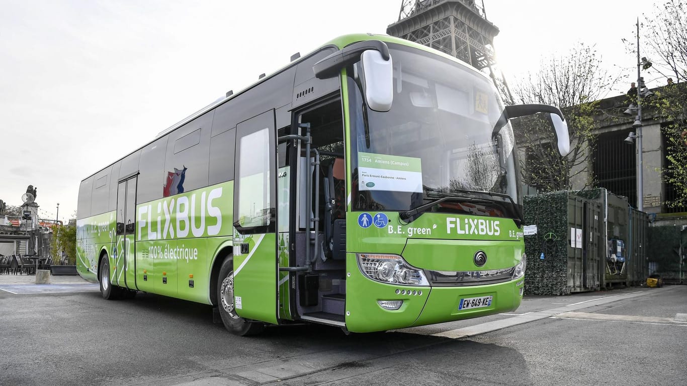 Flixbus in Paris: Der deutsche Fernbusanbieter will die französische Eurolines übernehmen.
