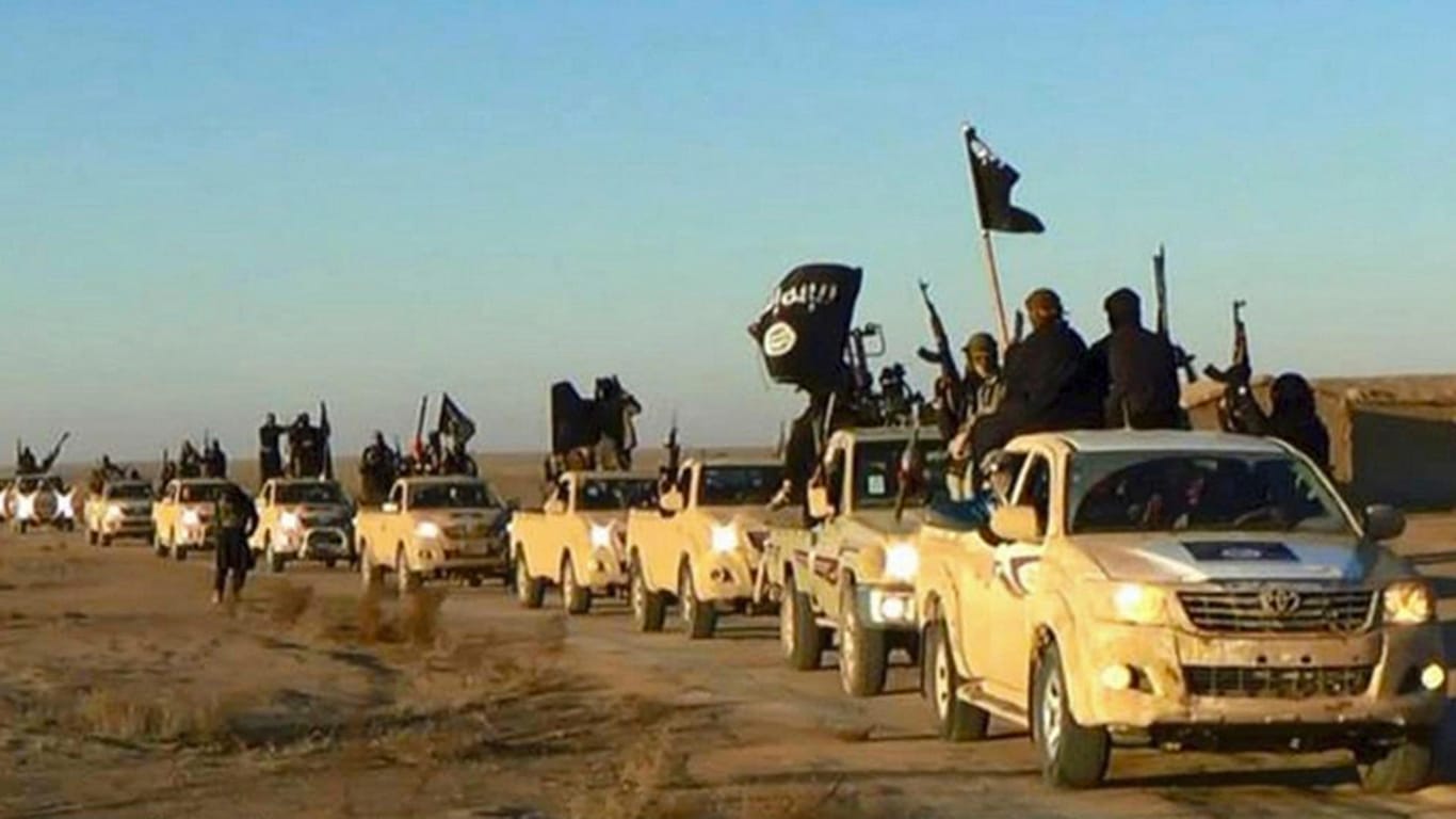 Ein Fahrzeugkonvoi der Terrormiliz Islamischer Staat (IS).