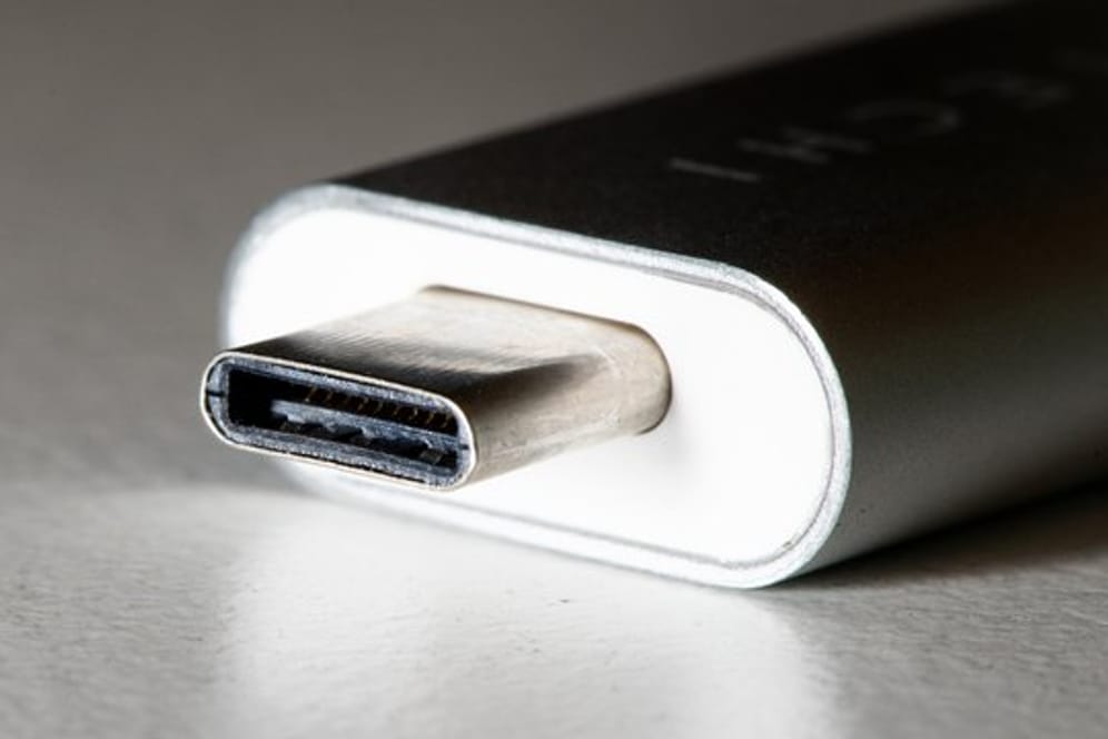 Falsch herum gibt es nicht: Nach Smartphones dürften sich die verdrehsicheren USB-Stecker und -Buchsen des Typs C auch bei Computern auf breiter Front durchsetzen.