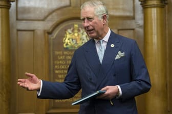 Prinz Charles hält eine Rede auf einer Wohltätigkeitsveranstaltung: Prince of Wales' Charities ist offenbar ebenfalls von der Geldwäsche betroffen.