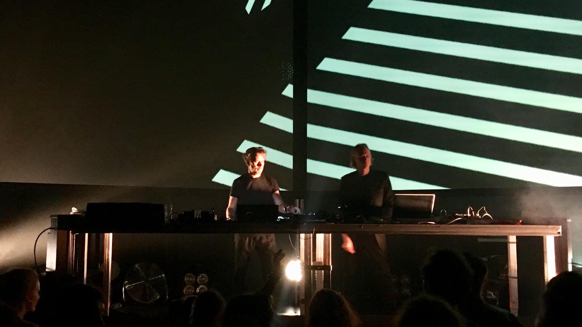 Peter Kruder und Richard Dorfmeister im Hamburger Kampnagel.