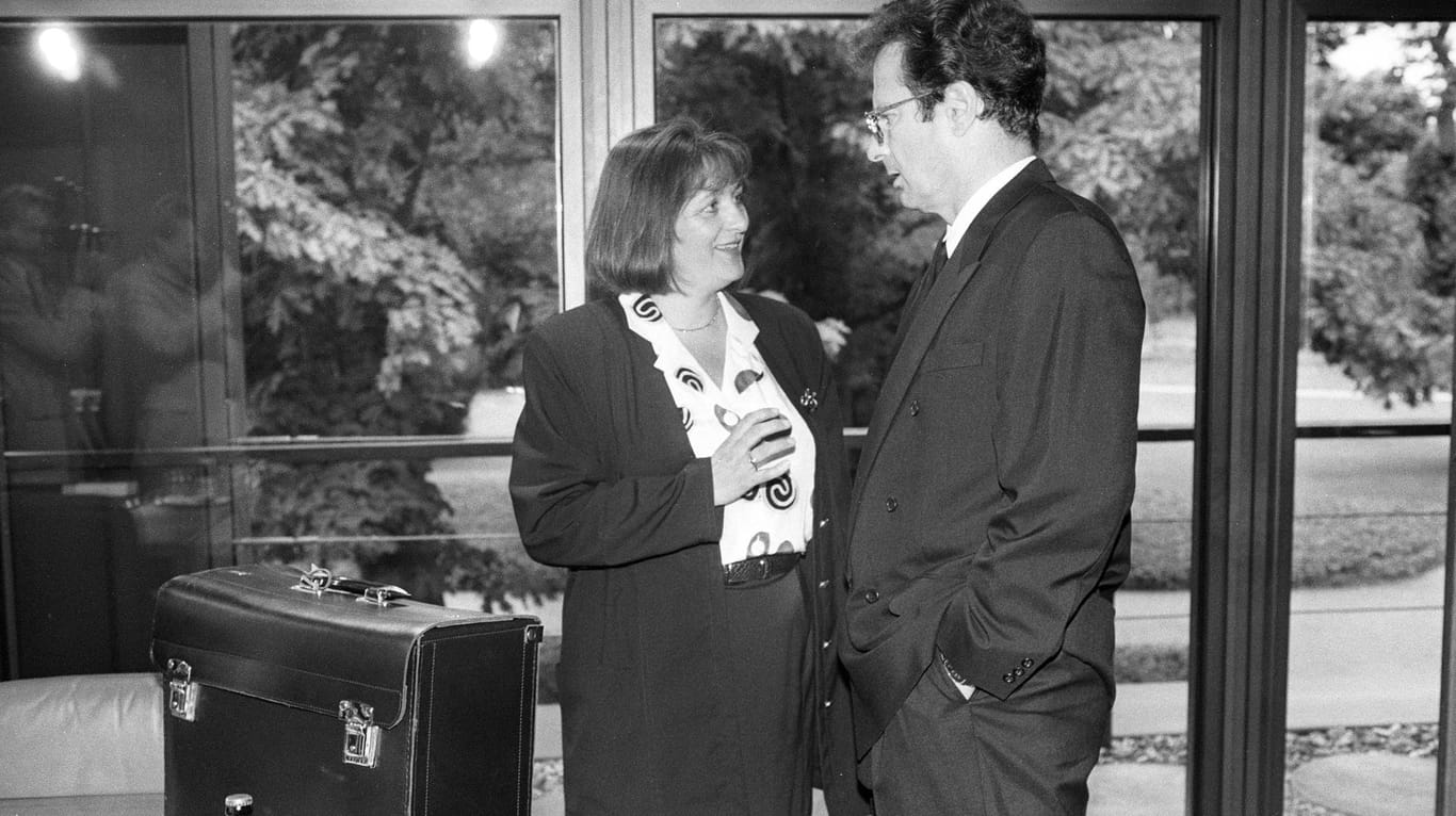 Der damalige Außenminister Klaus Kinkel und Sabine Leutheusser-Schnarrenberger 1993 in Bonn: Er hielt immer Kurs, erinnert sich Leutheusser-Schnarrenberger.