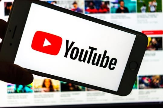 Kritiker fürchten, dass Plattformen wie Youtube den Vorgaben nur nachkommen können, wenn sie Upload-Filter einsetzen.