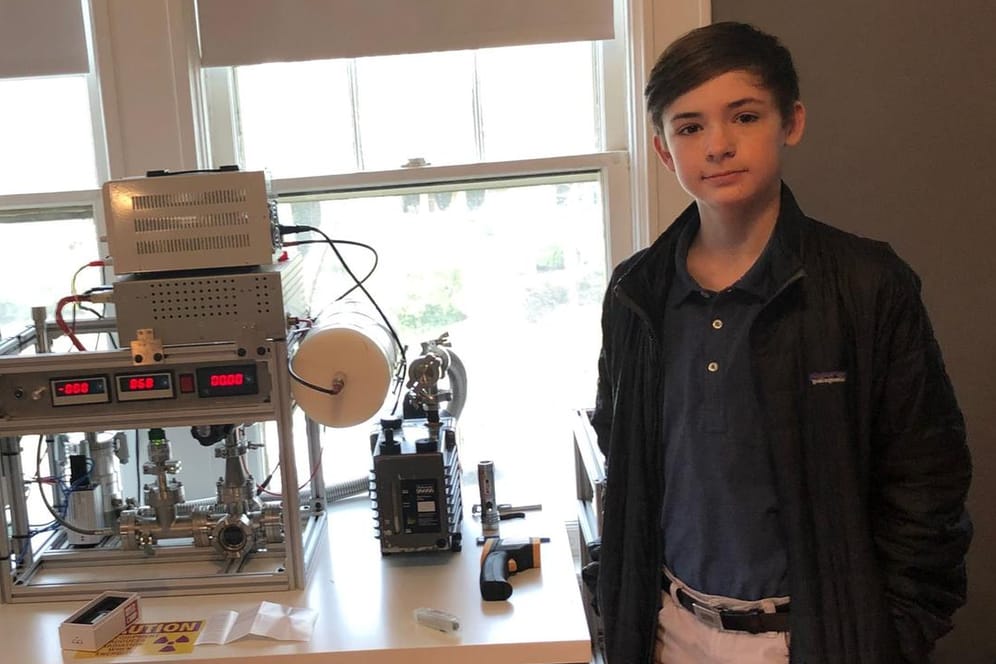 Jackson Oswalt in seinem Kinderzimmer: Mit 12 Jahren hat der kleine Kernfusionsexperte in seinem Zimmer einen funktionierenden Kernreaktor gebaut.