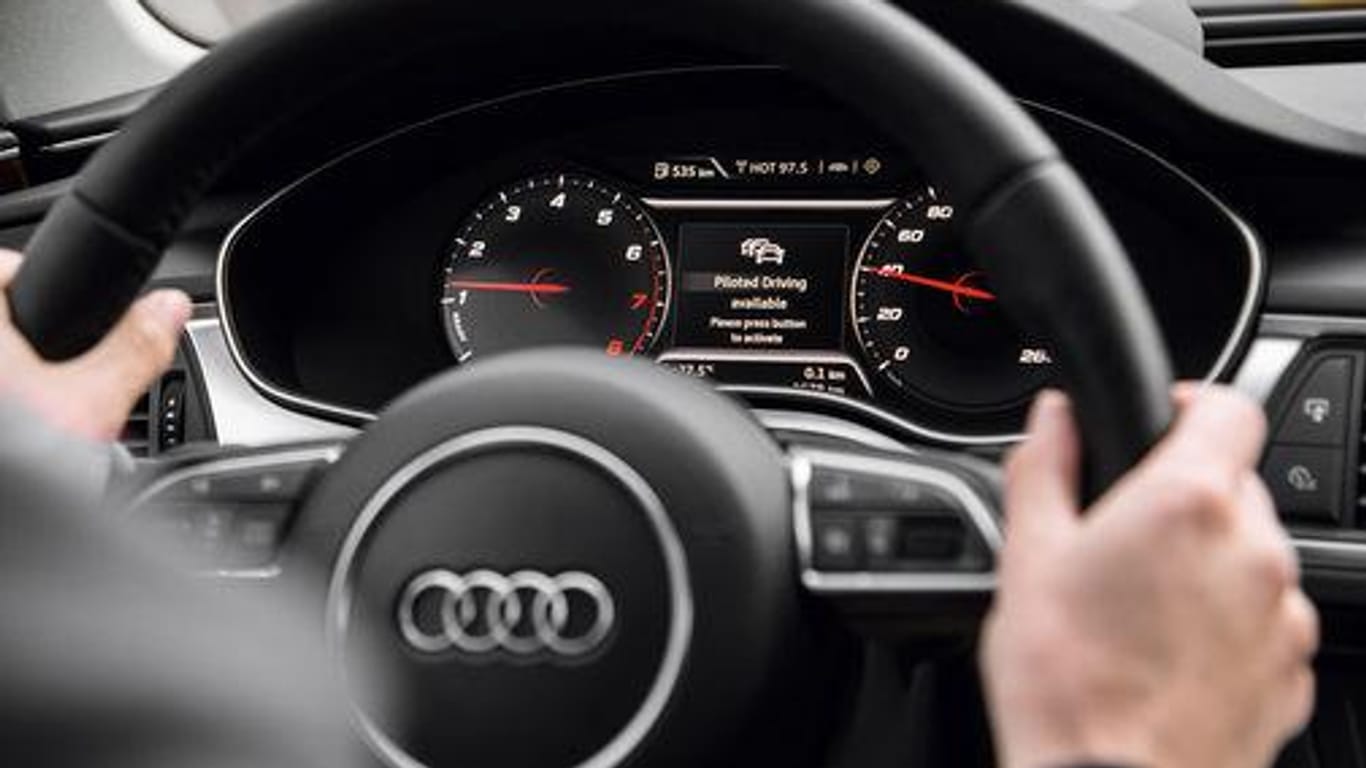 Audi-Innenraum: Je fortgeschrittener Fahrzeugsysteme bis hin zum autonomen Fahren werden, desto intelligenter müssen sie mit Daten umgehen können.