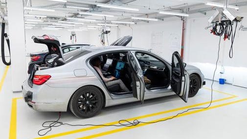 Digitale Vorarbeiten im BMW Forschungslabor: Künstliche Intelligenz will mit vielen Daten gefüttert werden.