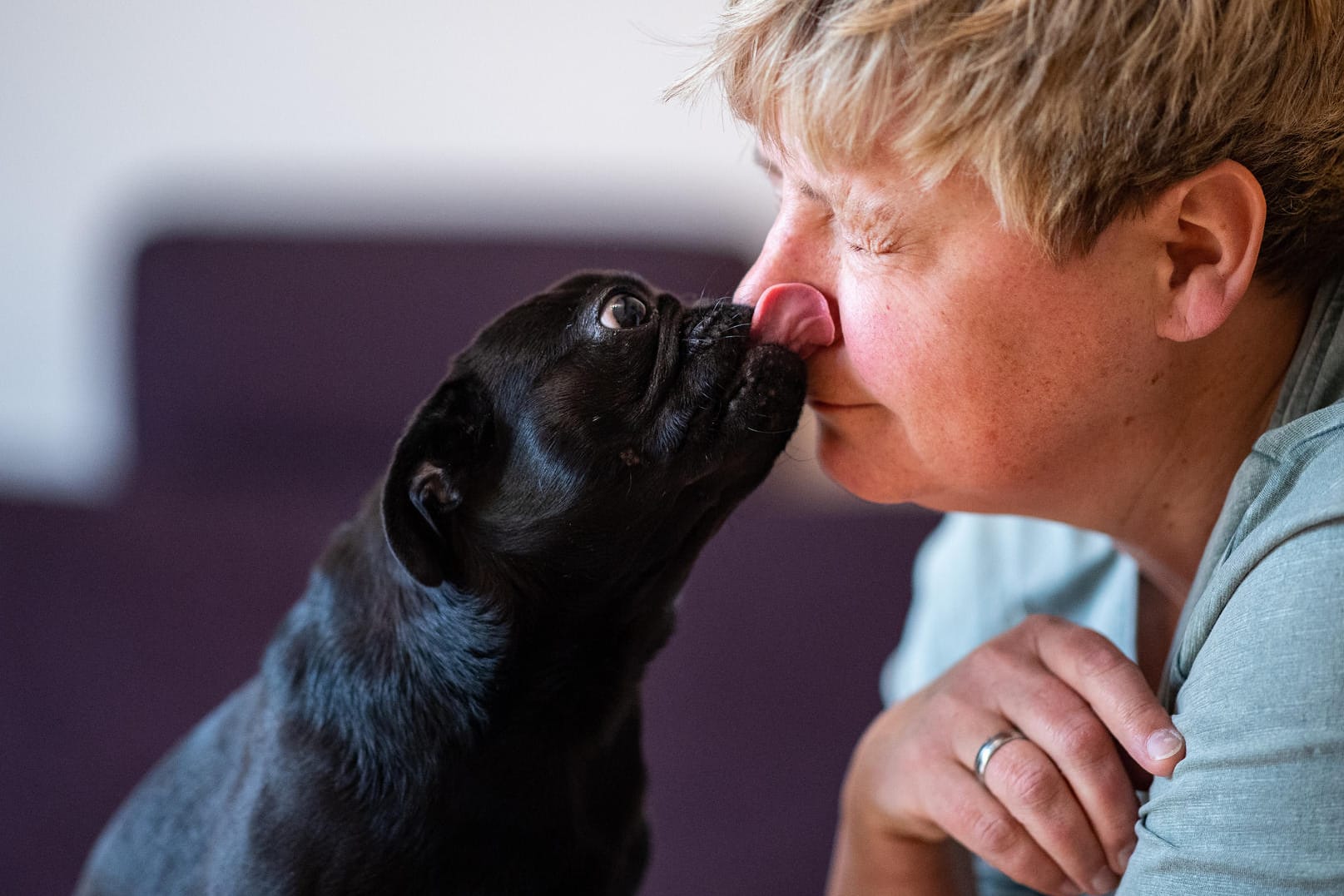 "Edda" und ihre neue Besitzerin: Sie hat ihre Hündin inzwischen in Wilma umbenannt.