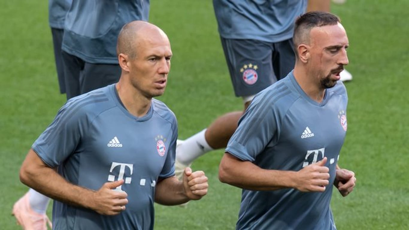 Arjen Robben (l) und Franck Ribéry trainieren wieder mit dem FC Bayern.