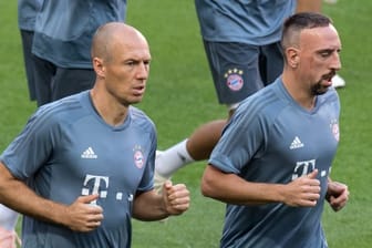 Arjen Robben (l) und Franck Ribéry trainieren wieder mit dem FC Bayern.