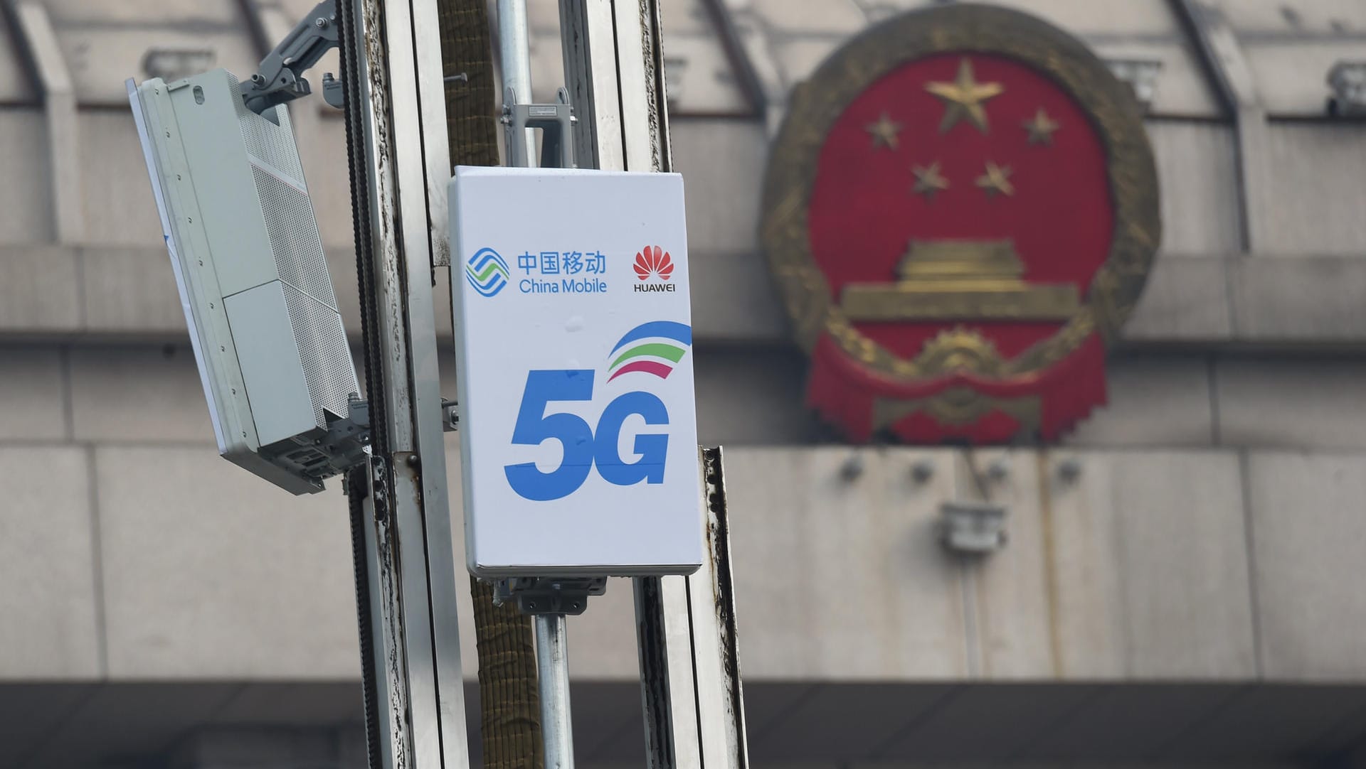 5G-Antenne von China Mobile und Huawei vor dem Nationalkongress in Peking: Zu nah am Staat?