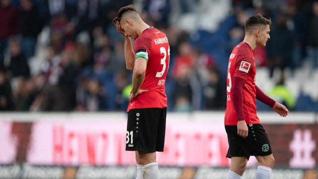 Muss die Kapitänsbinde an Marvin Bakalorz abgeben: Hannovers Waldemar Anton. Muss die Kapitänsbinde an Marvin Bakalorz abgeben: Hannovers Waldemar Anton.