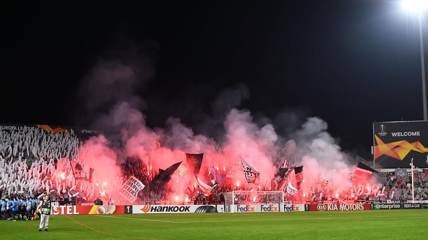 Die Eintracht-Fans machten das Auswärtsspiel in Nikosia mit 10.000 mitgereisten Fans zum Heimspiel.