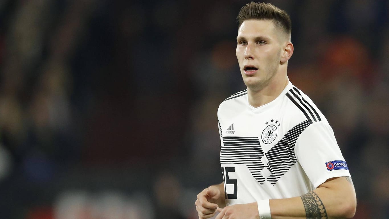 Niklas Süle spielt in der Verteidigung des FC Bayern München und ist laut transfermarkt.de 50 Millionen Euro wert.