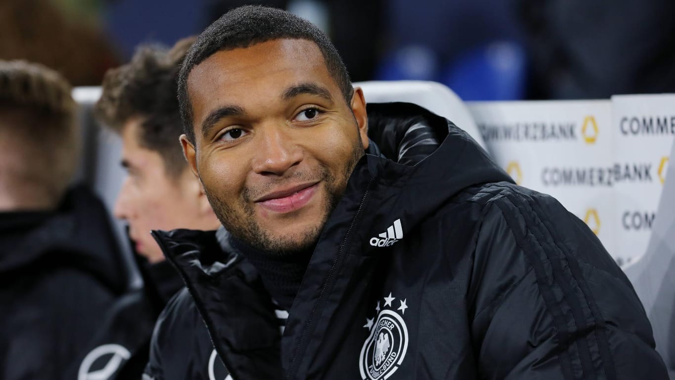 Jonathan Tah spielt in der Verteidigung von Bayer 04 Leverkusen und ist laut transfermarkt.de 32 Millionen Euro wert.