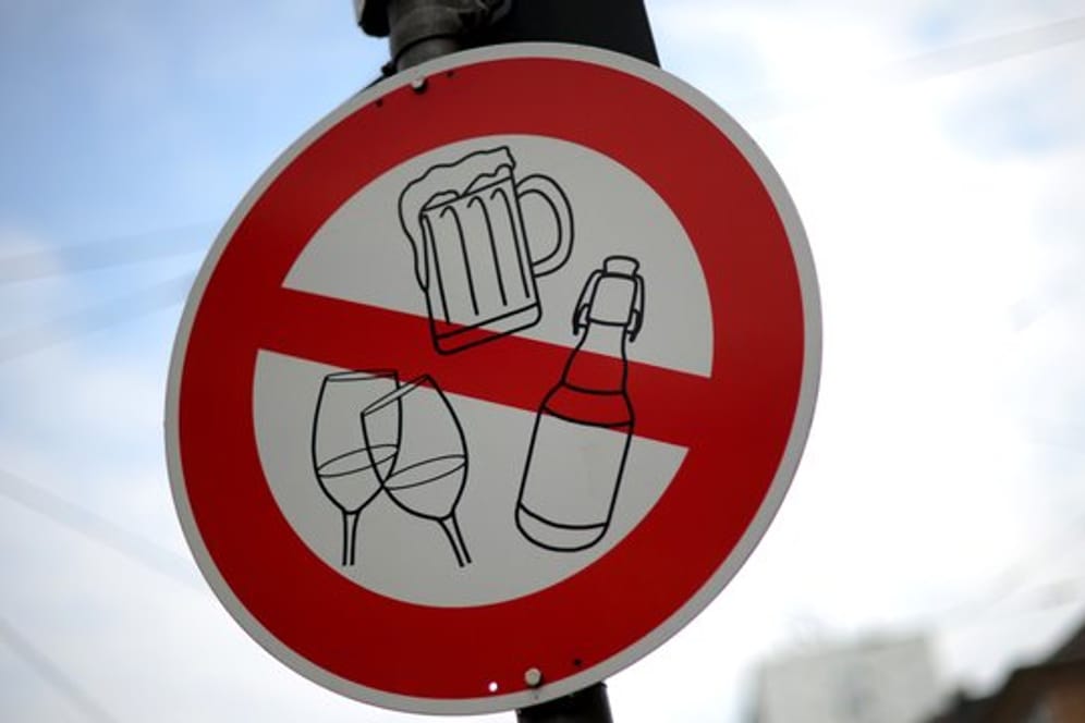 Verbot in der Fastenzeit: Zwischen Karneval und Ostern verzichten nicht nur religiöse Menschen oft auf Bier und Wein - und auch auf ganz andere Dinge.