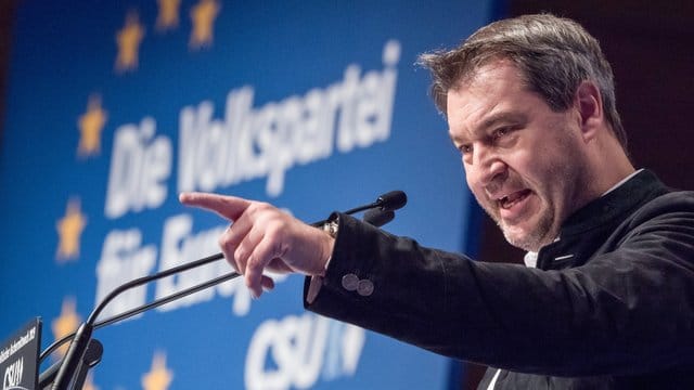 Unrasiert und ohne Krawatte: CSU-Chef Markus Söder beim politischen Aschermittwoch der CSU. Unrasiert und ohne Krawatte: CSU-Chef Markus Söder beim politischen Aschermittwoch der CSU.
