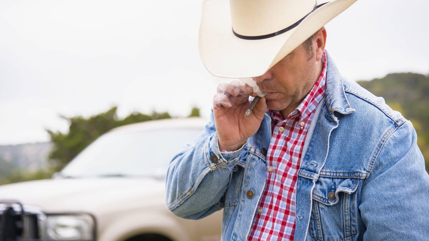 Ein rauchender Cowboy
