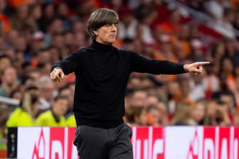 Auf schwerer Mission: Jogi Löw, hier bei der verheerenden Nations-League-Niederlage gegen die Niederlande, muss die Nationalelf umbauen.