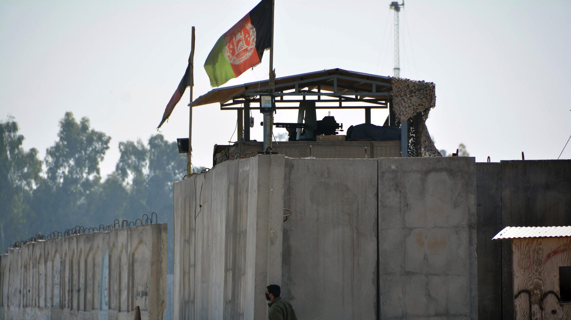 Checkpoint am Flughafen in Dschalalabad