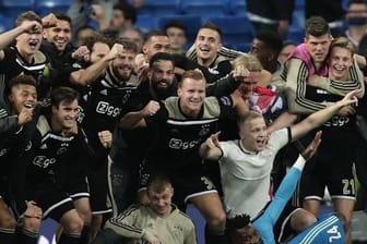 Die Ajax-Profis schmissen überraschend deutlich Real raus.