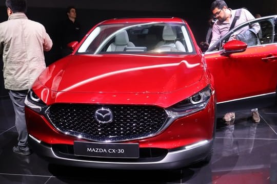 Lückenfüller: Der CX-30 von Mazda misst rund 4,40 Meter und ist damit etwa zehn Zentimeter länger als der CX-3 und zehn Zentimeter kürzer als der CX-5.